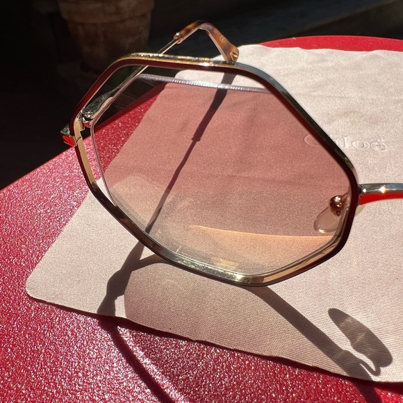 CHLOÉ
Poppy Petite Octagonal
Sunglasses - Picture 4 of 10